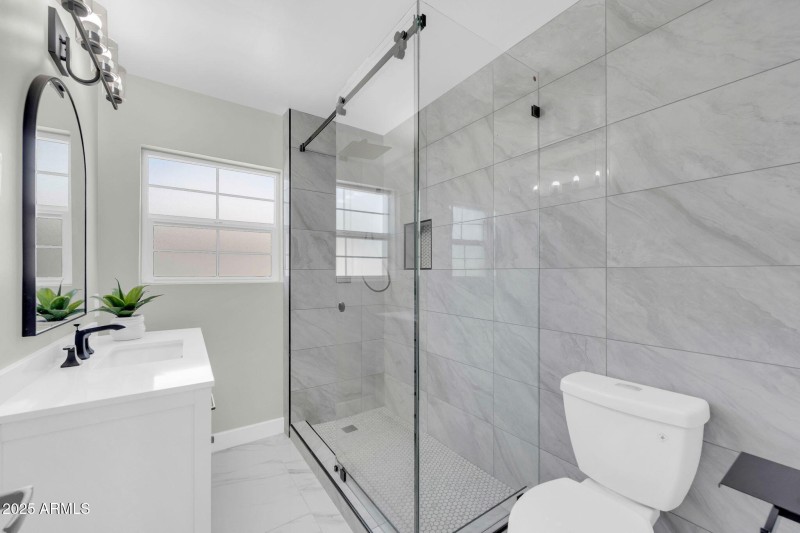 2926 N 16th Ave-40