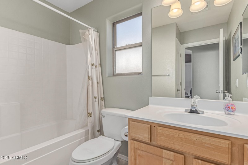 25 - Debb 2nd Bathroom