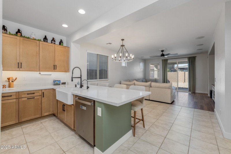 9)KITCHEN
