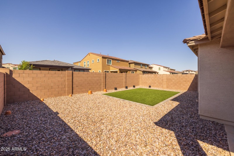 32)BACKYARD