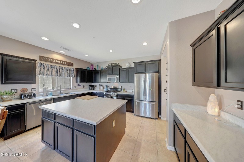 LARGE KITCHEN