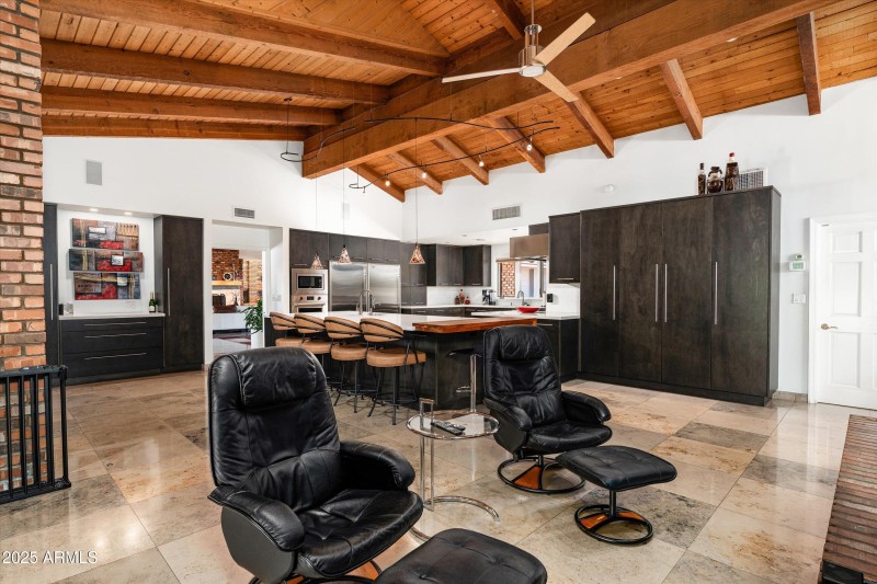 011-6830 N 46th Pl (11 of 102)