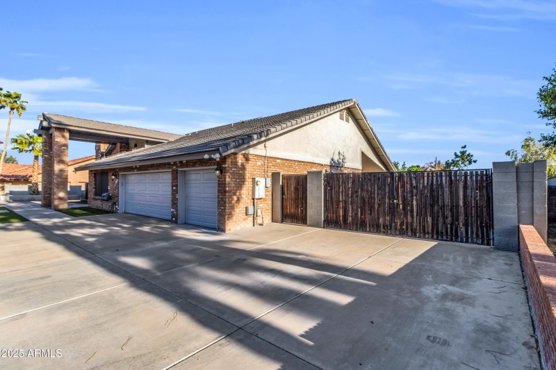 Huge Driveway and RV Gate