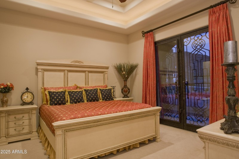 Guest with exit to private patio