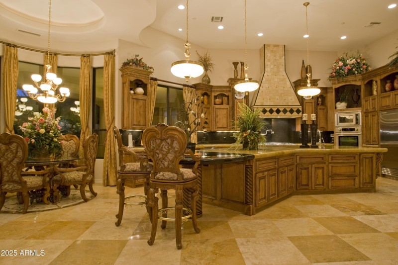 Well Appointed Chefs Kitchen!