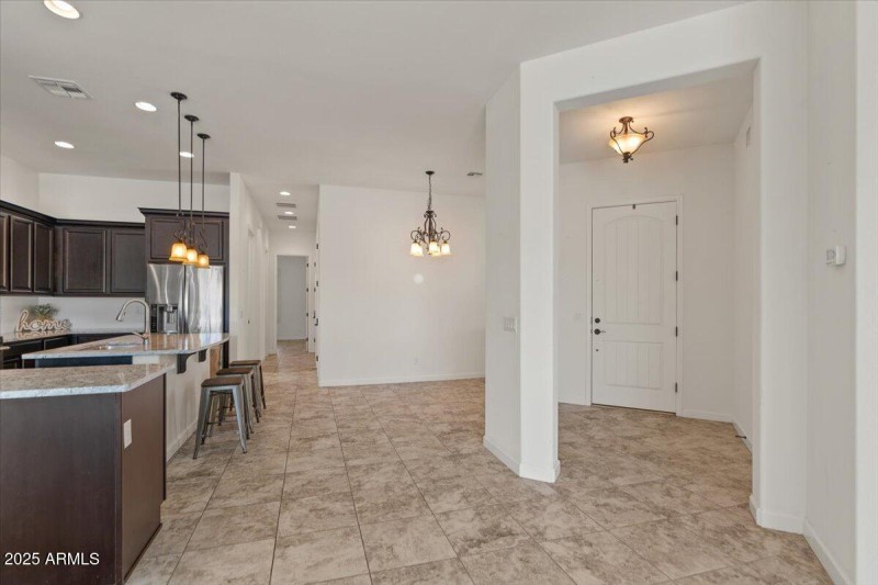 06-Entry & Kitchen