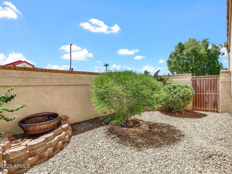 a 113 n side yard 8-22