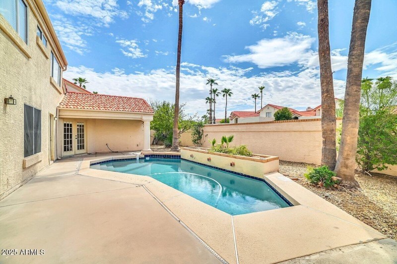 zz 113 pool east bck 9-23