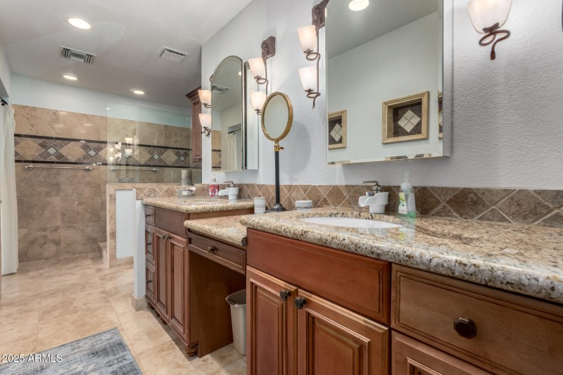 20 Master Bathroom