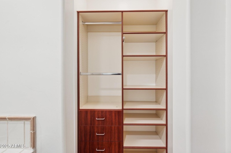 Bed 3 - Closet