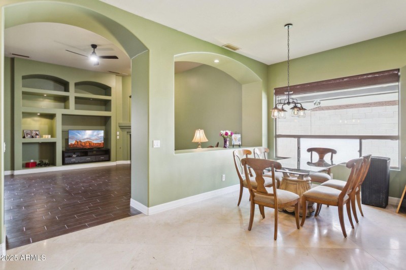 Sharp Kit dining to FR