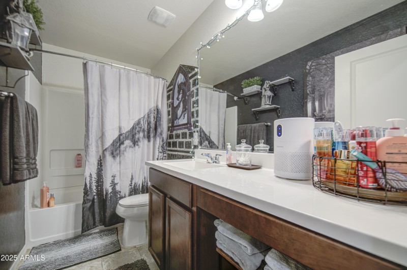 Bathroom 2-pic 2
