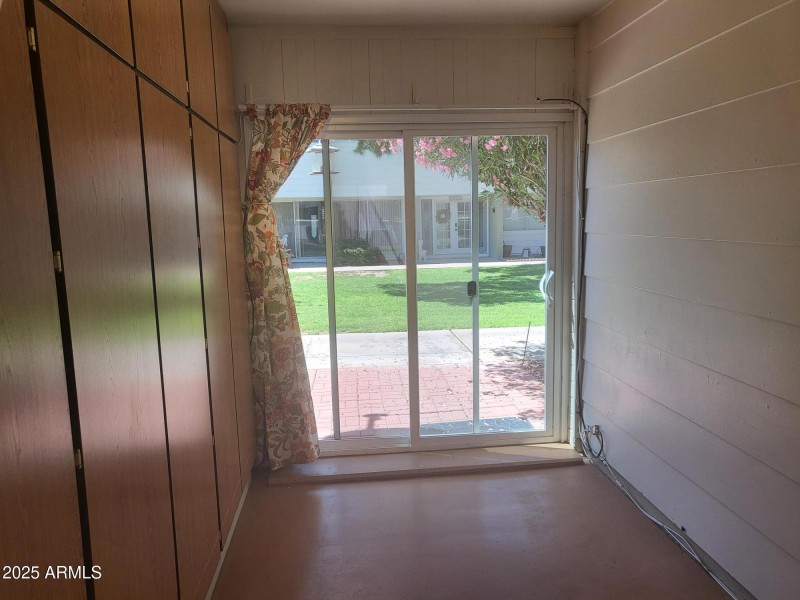 EXIT TO POOL & GREENBELT