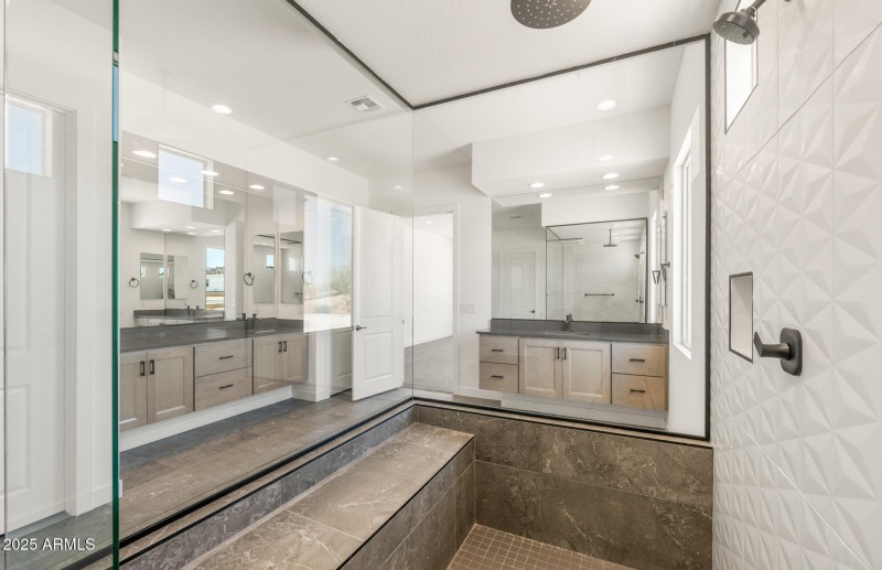 Owners Bath