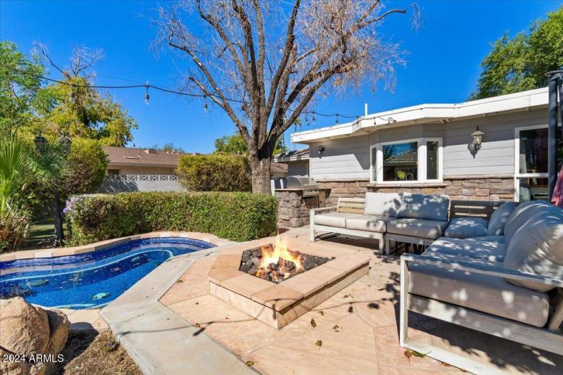 47-Back yard firepit & pool