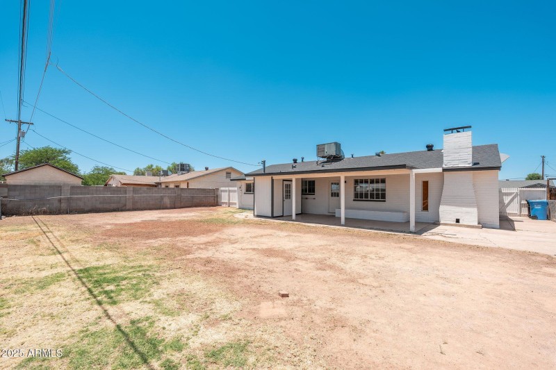 6223 W Earll Dr
