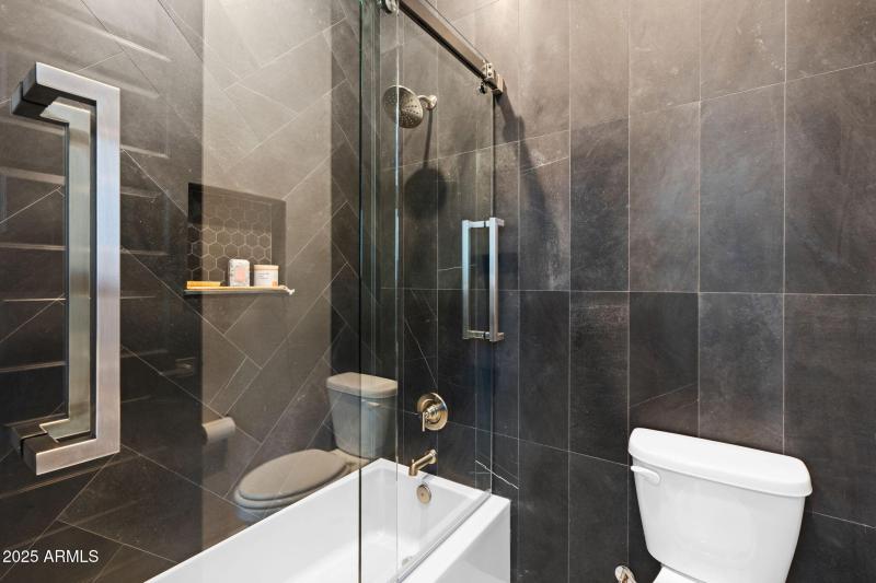 44-web-or-mls-21315-n-59th-ter