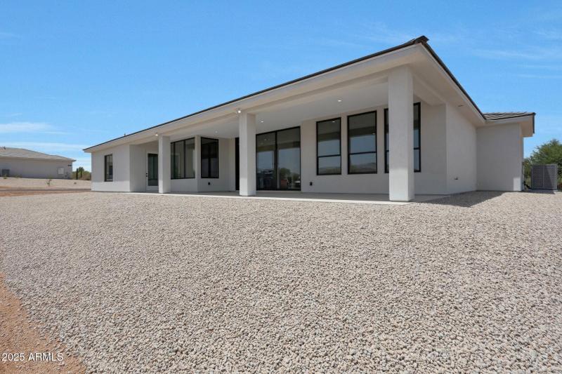 Spacious Covered Patio
