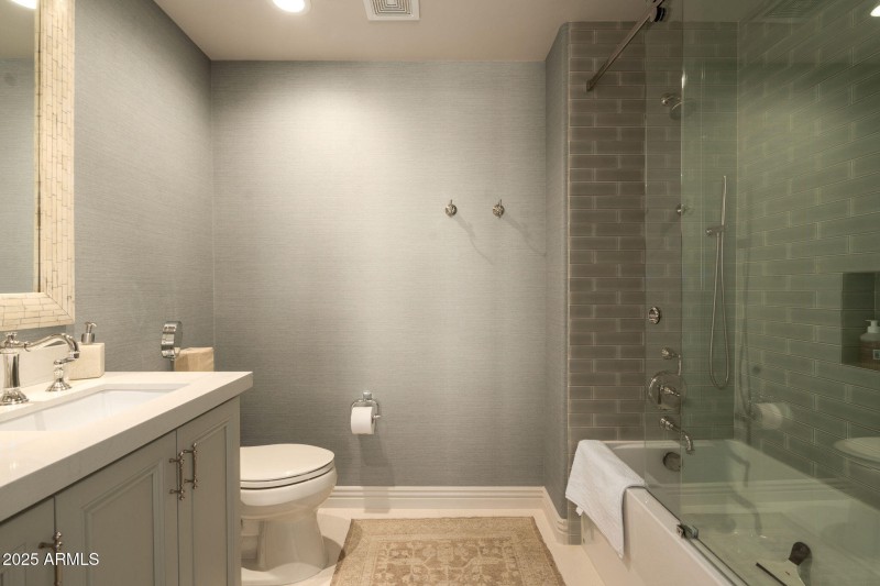 Ensuite Bathroom 2