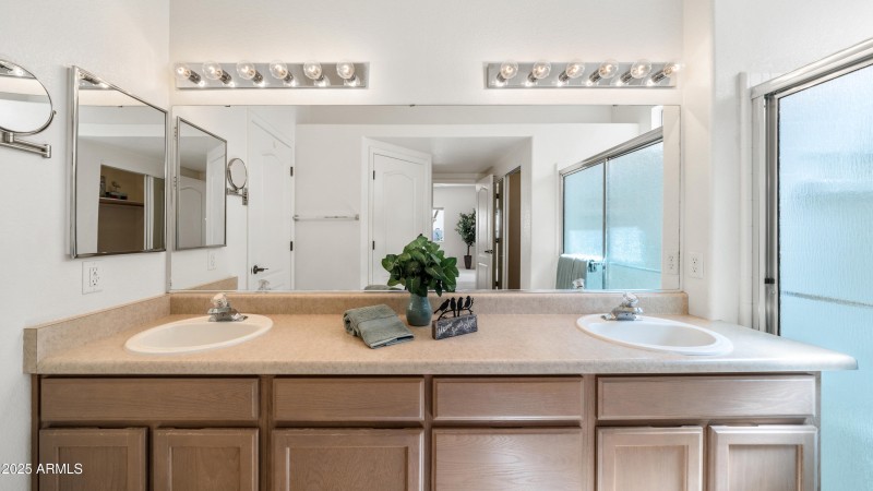 Interior - 2389 Locksley Dr-16