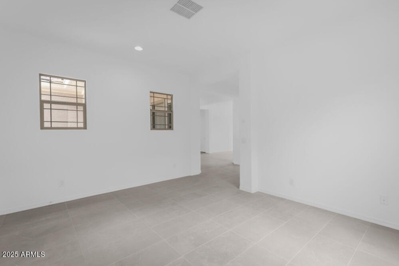 8825 W Vermont Avenue - Ready Now