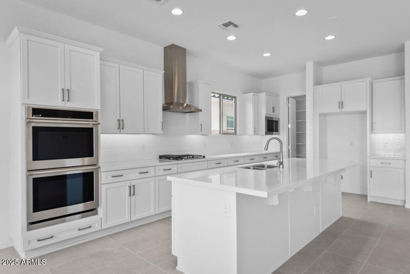 8825 W Vermont Avenue - Ready Now
