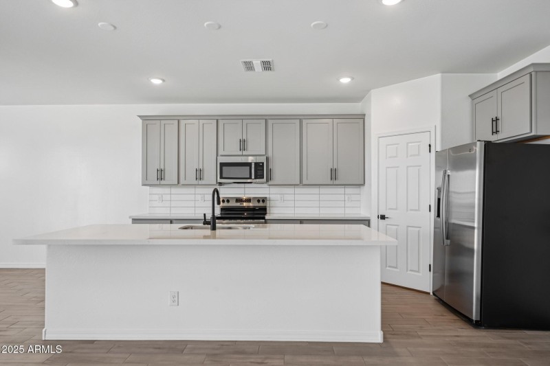 21-web-or-mls-S 95th Dr-S1207-017