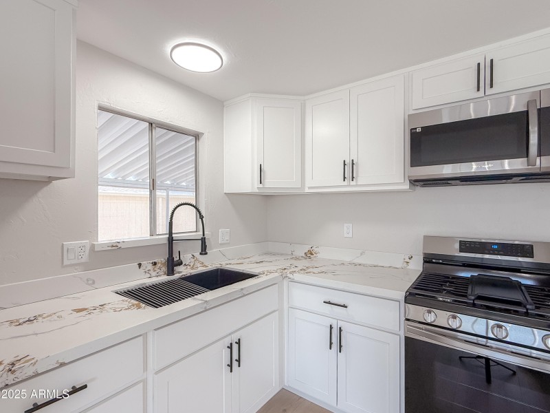 Farmhouse working station sink