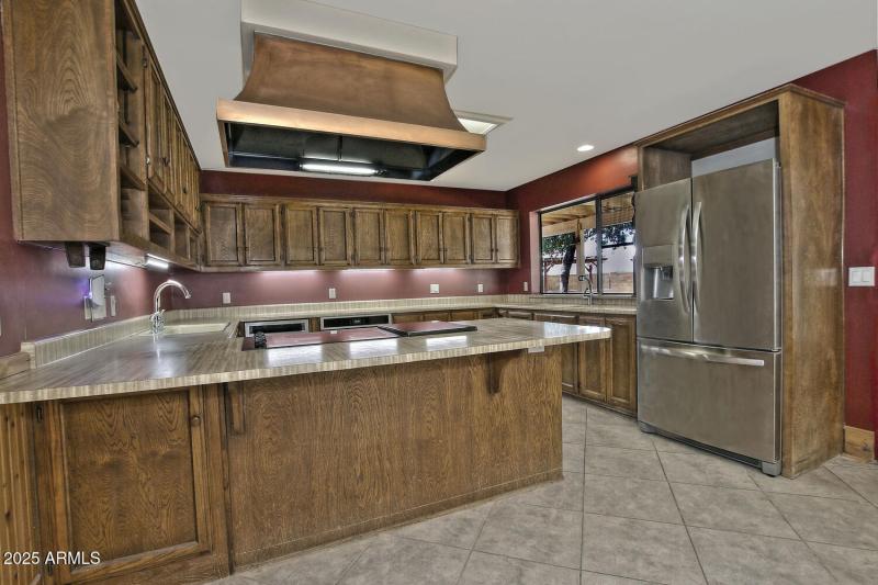 Large Kitchen-015-034-1500x1000