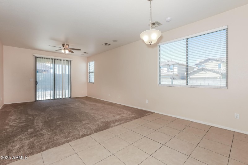 003-photo-dining-room-13214473