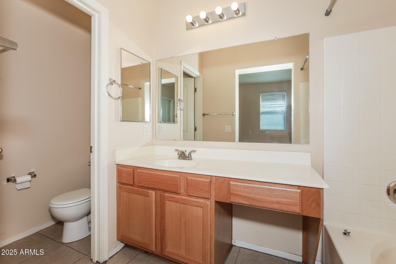 009-photo-main-bedroom-13214470