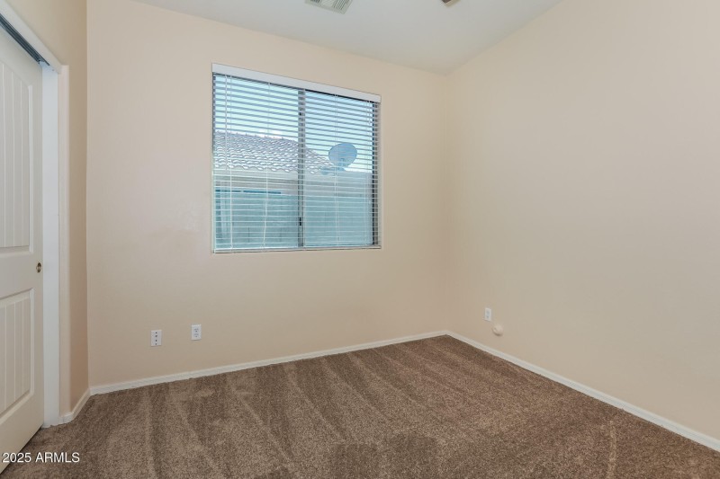 010-photo-bedroom-13214467