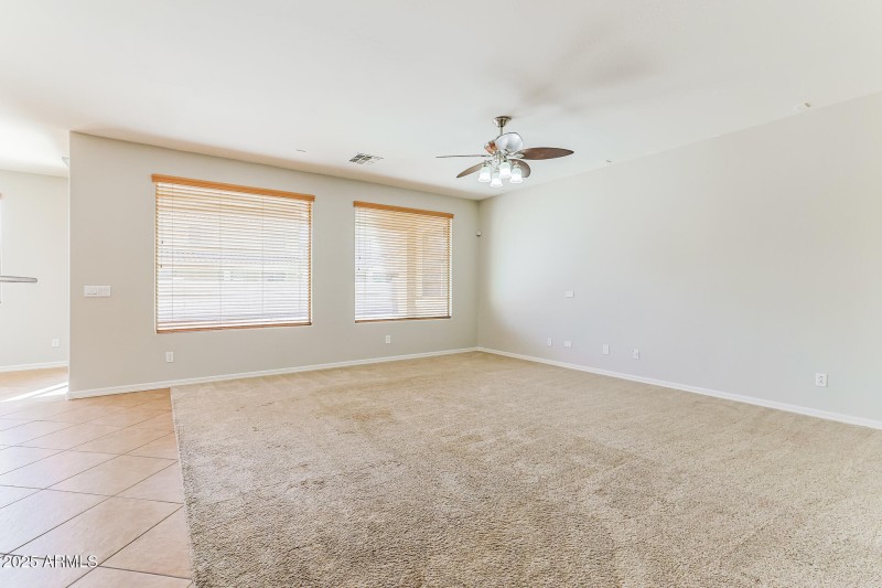 002-photo-living-room-14343436