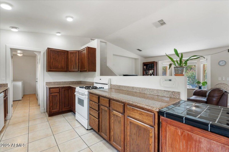 11-Kitchen