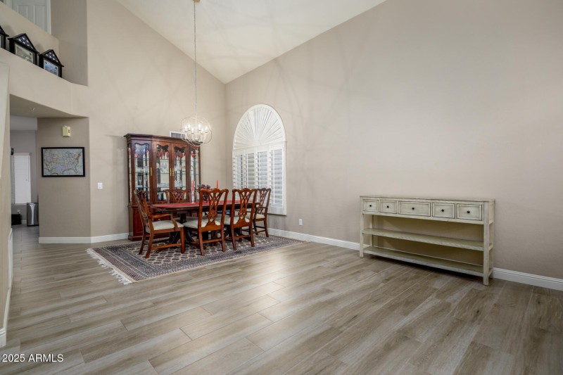 Living room / dining