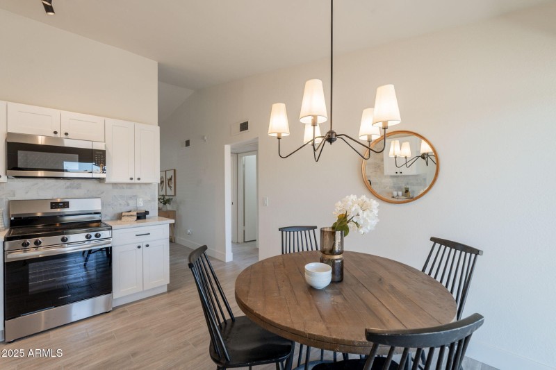 Eat-In Kitchen