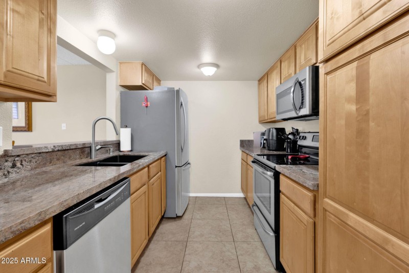 20-web-or-mls-240 Old Litchfield Rd 109