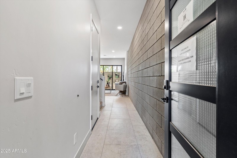 02-Entry Walkway