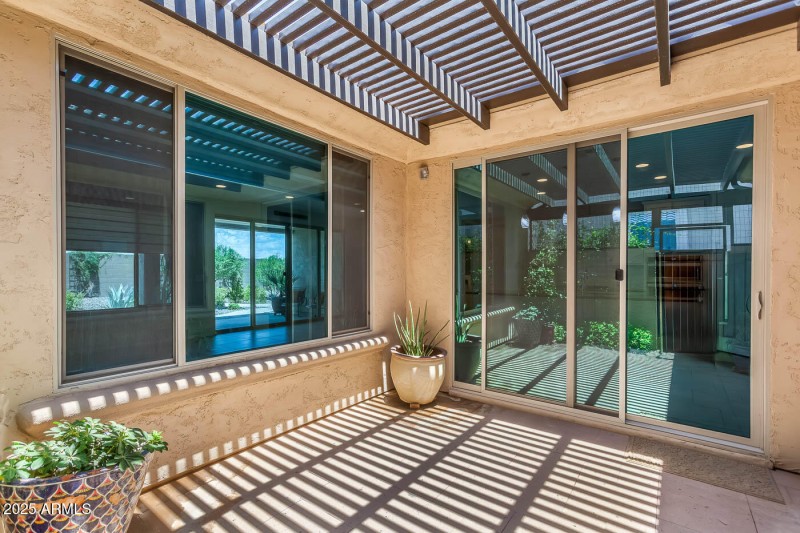 Side courtyard 2