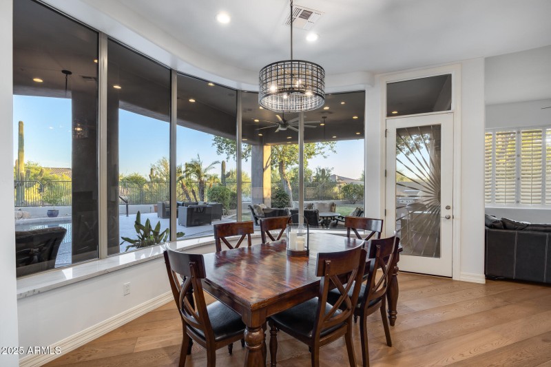 Eat-in Kitchen