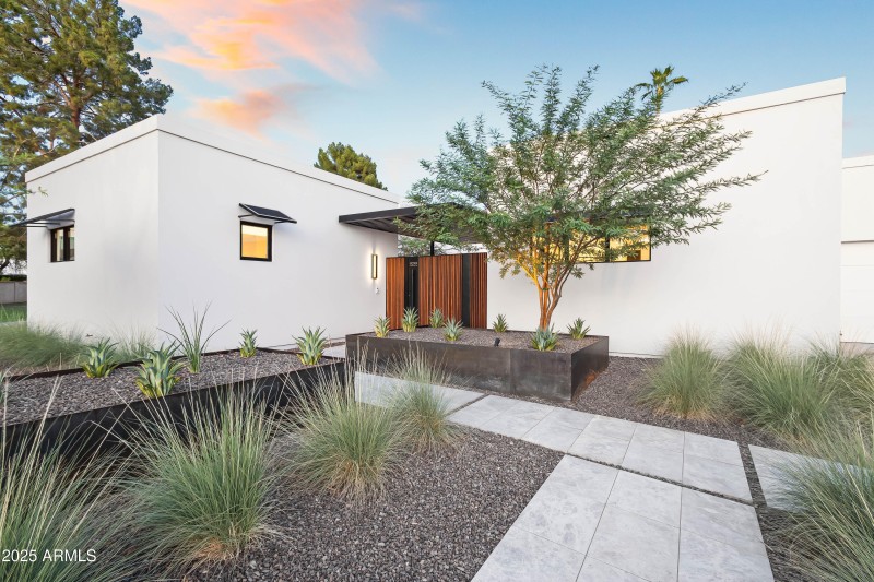 FRONT WITH CUSTOM ENTRY GATE & PLANTERS