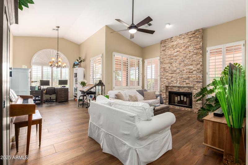 6884b5_08 - Raftriver