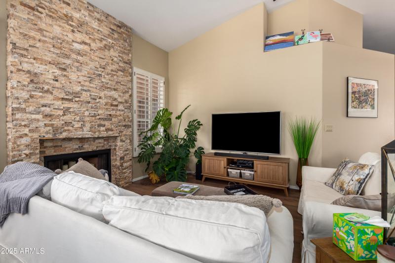 6884b5_10 - Raftriver