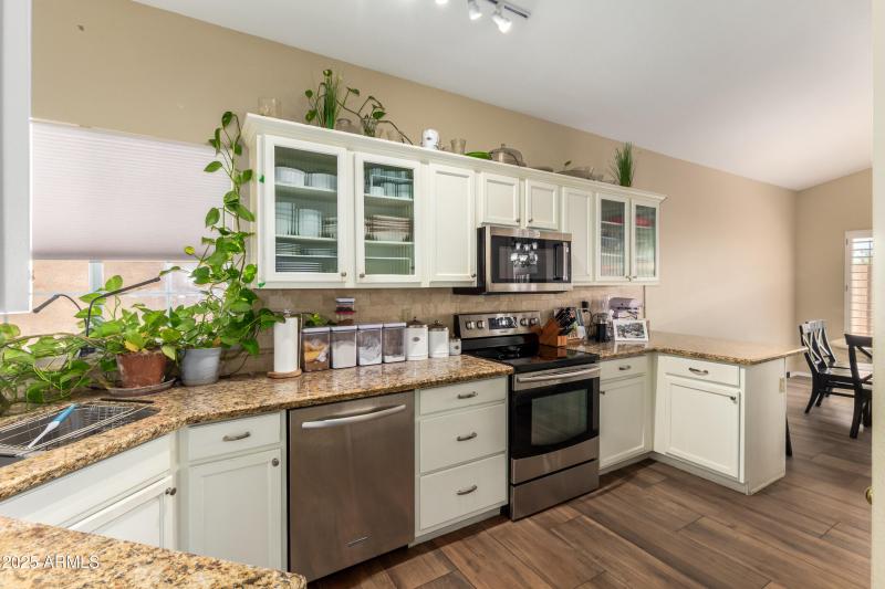 6884b5_17 - Raftriver