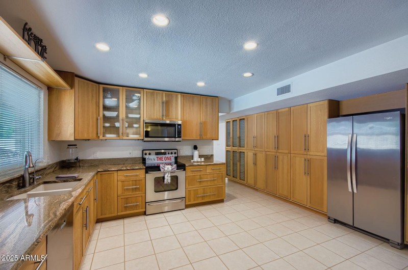 5902 E Sharon Dr