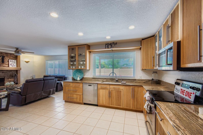 5902 E Sharon Dr