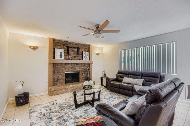 5902 E Sharon Dr