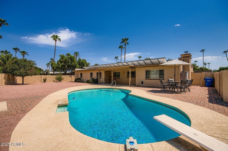 5902 E Sharon Dr