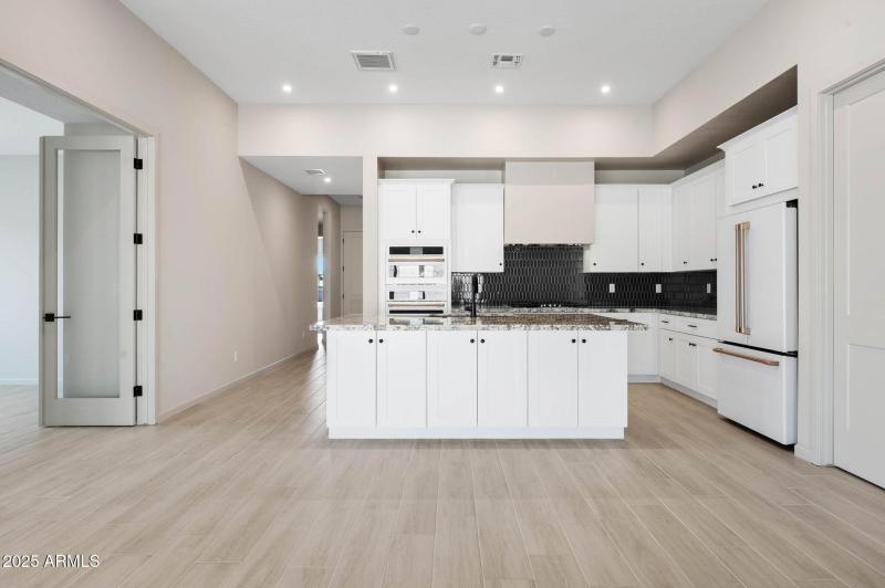 11-Great Room to Kitchen