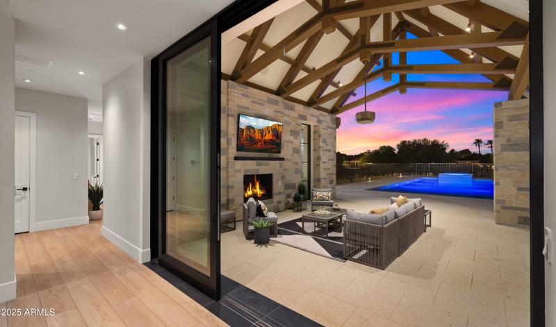 Large 3-Panel Slider